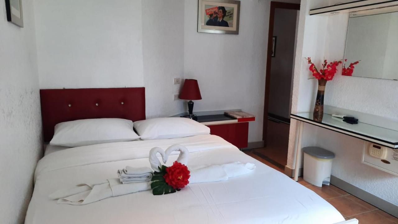 Swiss Food Restaurant And Room For Rent Pattaya Exterior photo