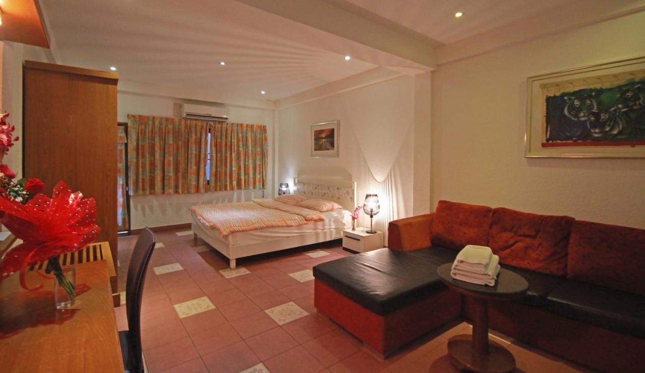 Swiss Food Restaurant And Room For Rent Pattaya Exterior photo