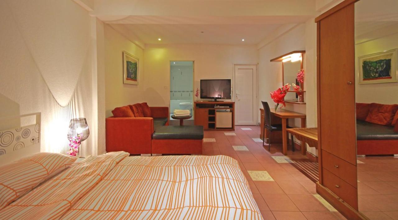 Swiss Food Restaurant And Room For Rent Pattaya Exterior photo